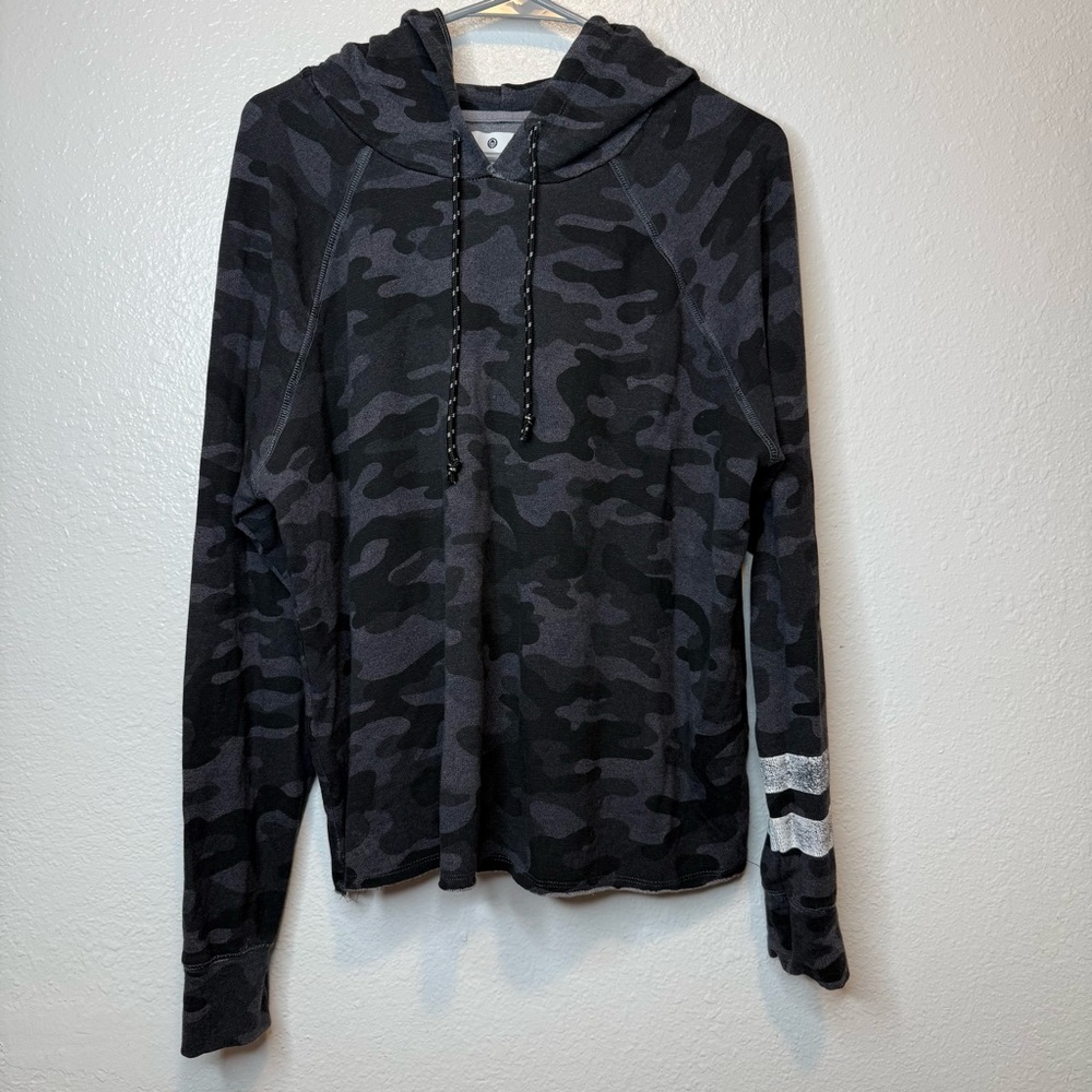 Sundry Camo Hoodie With Stripes on Sleeve Size 3 US Large